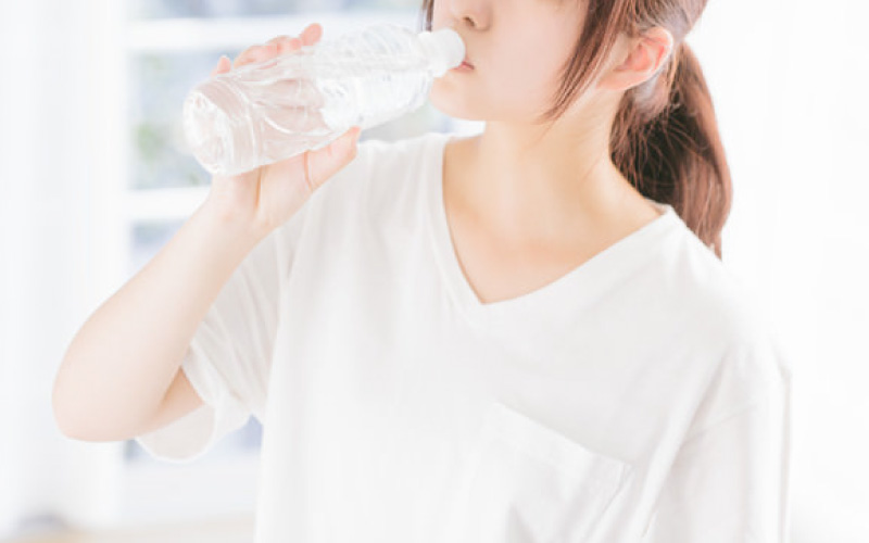 脱水の小さなサインと命を守る水分の選び方